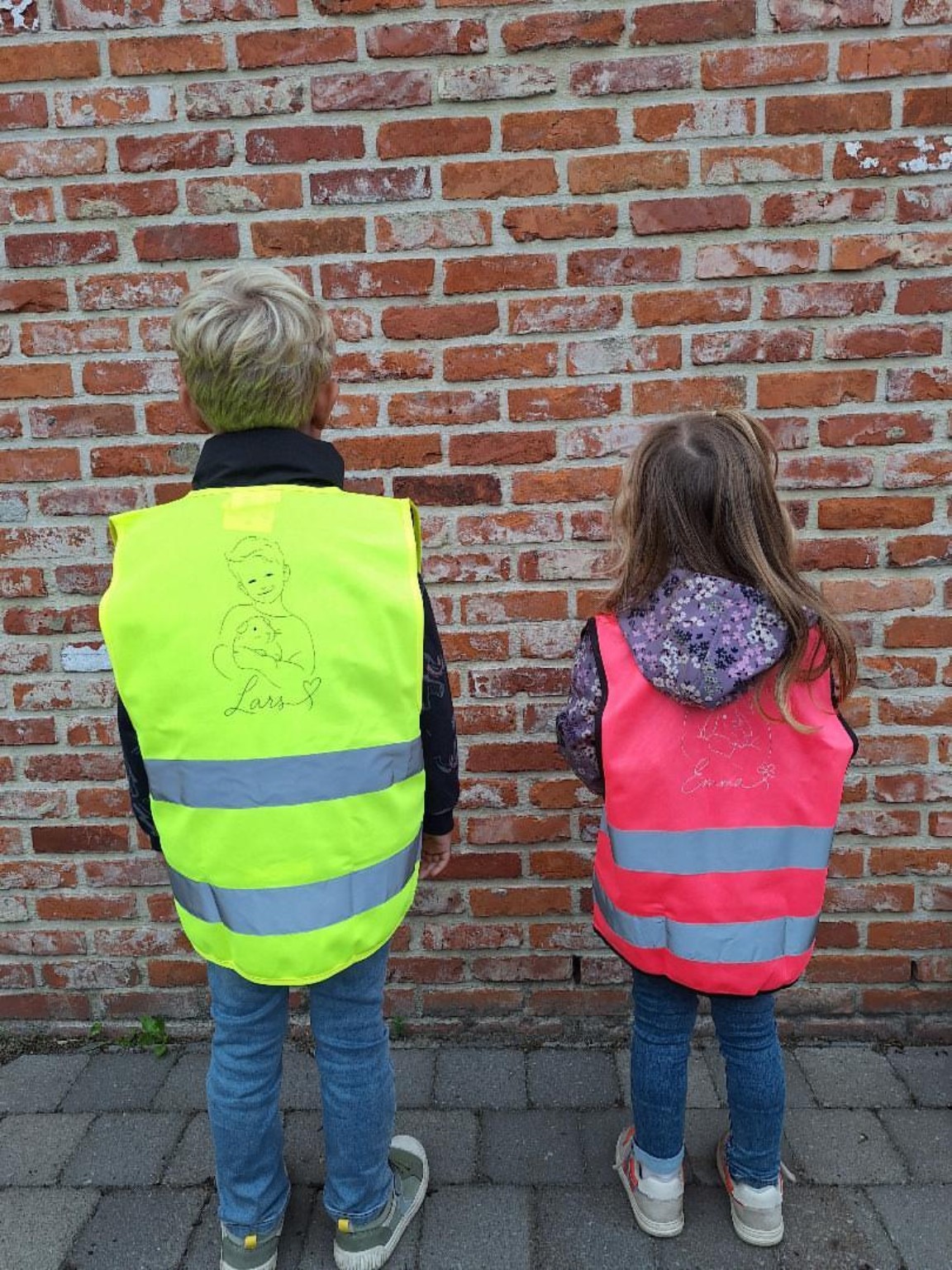 Gepersonaliseerde fluovesten achteraan
